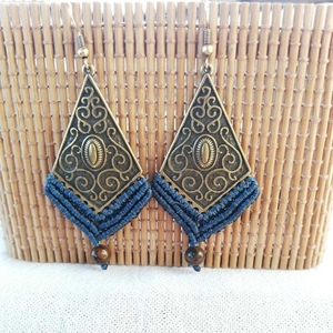 "Boho vibes" - Σκουλαρίκια μακραμέ με μεταλλικό ρόμβο navy blue - ημιπολύτιμες πέτρες, μακραμέ, boho, κρεμαστά - 4