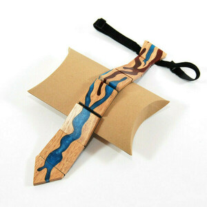 Ξύλινη παιδική γραβάτα από niangon και υγρό γυαλί. - γυαλί, δώρα για αγόρια
