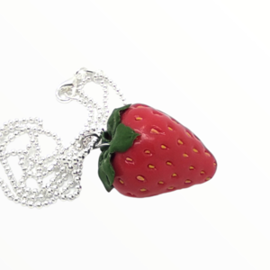 Kολιέ φράουλα (strawberry necklace),χειροποίητα κοσμήματα μινιατούρες φρούτων και απομίμησης φαγητού απο πολυμερικό πηλό Mimitopia - γυναικεία, πηλός, χειροποίητα, μινιατούρες φιγούρες