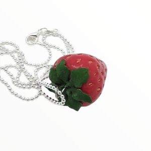 Kολιέ φράουλα (strawberry necklace),χειροποίητα κοσμήματα μινιατούρες φρούτων και απομίμησης φαγητού απο πολυμερικό πηλό Mimitopia - γυναικεία, πηλός, χειροποίητα, μινιατούρες φιγούρες - 3