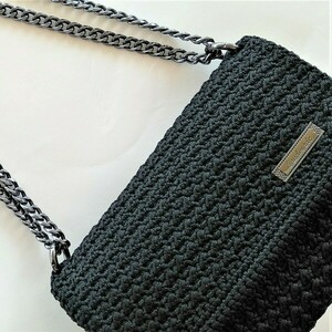 Modern purse/ Μαύρη πλεκτή χειροποίητη τσάντα - νήμα, ώμου, all day, πλεκτές τσάντες, μικρές