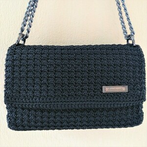 Modern purse/ Μαύρη πλεκτή χειροποίητη τσάντα - νήμα, ώμου, all day, πλεκτές τσάντες, μικρές - 3