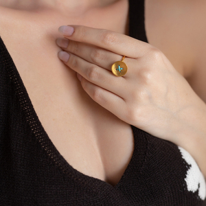 "Clasp" Ασημένιο δαχτυλίδι σε σχήμα κουμπιού με κηροκλωστή, επίχρυσο - επιχρυσωμένα, ασήμι 925, αυξομειούμενα - 2