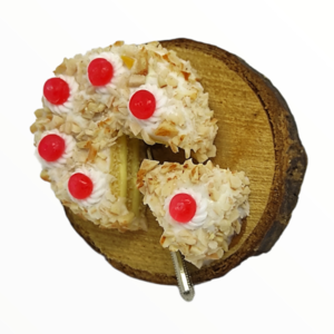 Χειροποίητο Δαχτυλίδι τούρτα almond σε ξύλινο κορμό,κοσμήματα απομίμησης γλυκών, χειροποίητα κοσμήματα μινιατούρες πολυμερικού πηλού Mimitopia - πηλός, boho, φαγητό, αυξομειούμενα