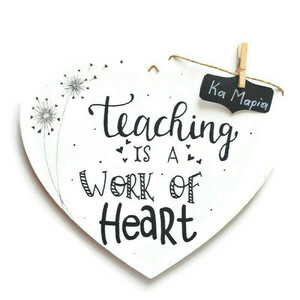 Διακοσμητική καρδιά από mdf για δασκάλους, ζωγραφισμένη στο χέρι, με διαστάσεις 15 x 15 εκ. - καρδιά, mdf, personalised, διακοσμητικά