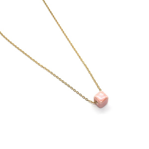 Χρυσό κολιέ με ροζ κεραμική χάντρα - charms, επιχρυσωμένα, χάντρες, κοντά, ατσάλι
