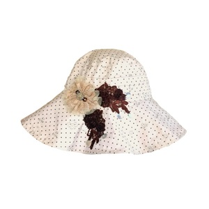 Βαμβακερό εκρού-μπεζ πουά γυναικείο καπέλο διακοσμημένο με δαντέλες και φίλντισι - ύφασμα, δαντέλα, romantic