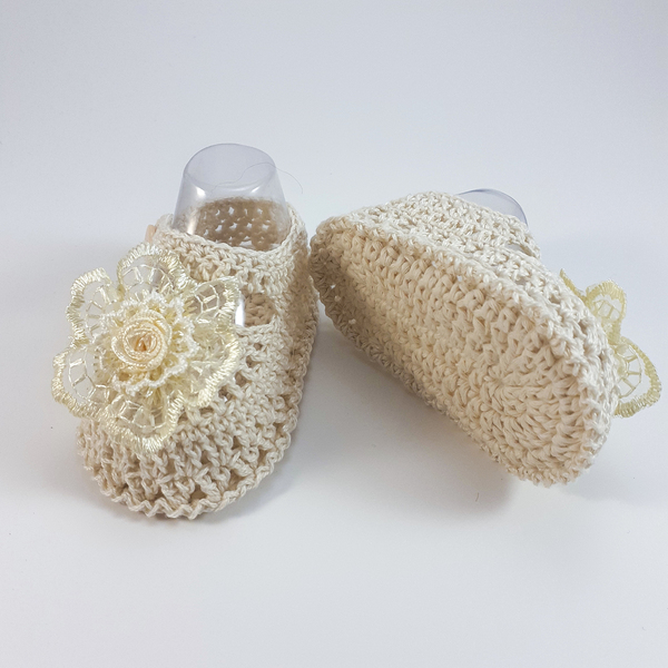 Πλεκτά εκρούκαλοκαιρινά παπουτσάκια για κορίτσια/ παπούτσια για μωρά με λουλούδια/ 0-12/ Crochet ivory summer booties for girls - κορίτσι, δώρο για νεογέννητο, βρεφικά ρούχα - 2