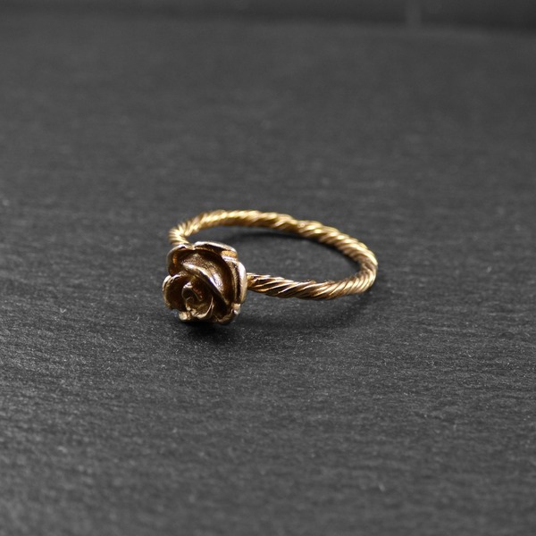 "Golden Rose" - Xειροποίητο επίχρυσο 18Κ δαχτυλίδι με στριφτή γάμπα και ένα τριαντάφυλλο. - επιχρυσωμένα, ορείχαλκος, τριαντάφυλλο, λουλούδι, μικρά - 3