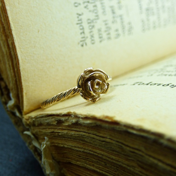 "Golden Rose" - Xειροποίητο επίχρυσο 18Κ δαχτυλίδι με στριφτή γάμπα και ένα τριαντάφυλλο. - επιχρυσωμένα, ορείχαλκος, τριαντάφυλλο, λουλούδι, μικρά - 5
