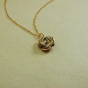 " Golden Rose " - Xειροποίητο επίχρυσο 18Κ μενταγιόν με ένα τριαντάφυλλο - επιχρυσωμένα, ορείχαλκος, τριαντάφυλλο, κοντά - 4