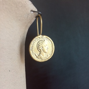 Κρεμαστά επίχρυσα σκουλαρίκια "Roman Coin" - επιχρυσωμένα, φλουρί, μικρά, μπρούντζος, κρεμαστά - 4