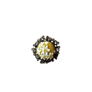 Δαχτυλίδι από πολυμερικό πηλό χειροποίητο σε κίτρινο φόντο με μαργαρίτες - ορείχαλκος, χαλκός, αυξομειούμενα
