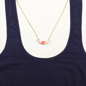 Κρεμαστό από πολυμερικό πηλό με εφέ "μάρμαρο" σε παστέλ χρώματα με χρυσαφί ατσάλινη κοντή αλυσίδα (2) Pink Lemon - charms, πηλός, κοντά, ατσάλι - 2