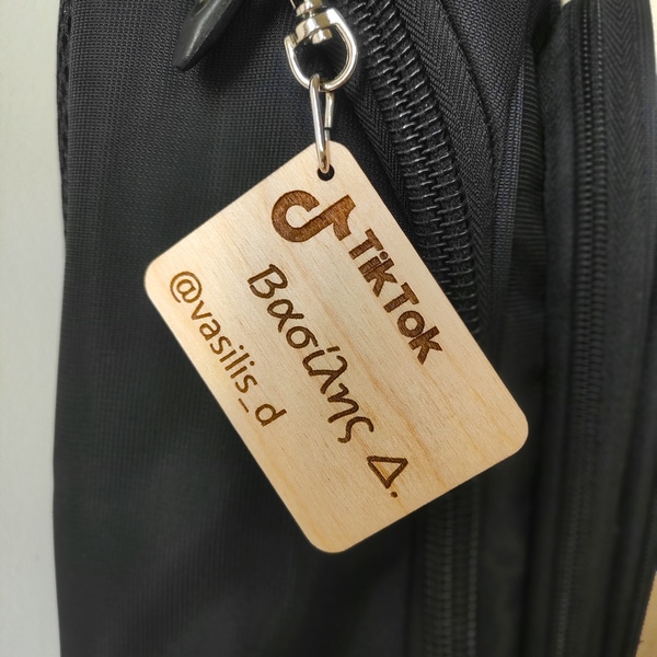 Ξύλινο ταμπελάκι σχολικής τσάντας Tik Tok - κορίτσι, αγόρι, προσωποποιημένα - 2