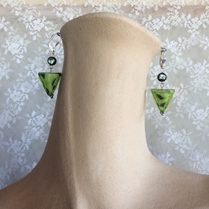 Κρεμαστά σκουλαρίκια με τριγωνικές χάντρες από πράσινο γυαλί - boho, κρεμαστά, μεγάλα, φθηνά - 3