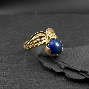 "Lapis Winds" - Χειροποίητο δαχτυλίδι, επίχρυσο, με ημιπολύτιμο λίθο Lapis Lazuli (10mm). - ημιπολύτιμες πέτρες, επιχρυσωμένα, φτερό, αυξομειούμενα - 2