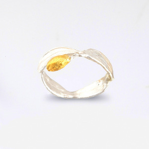 Δαχτυλίδι με Ασημένια μικρά φύλλα ελιάς και χρυσό καρπό - ασήμι 925, επάργυρα, γεωμετρικά σχέδια, φύλλο, σταθερά - 3