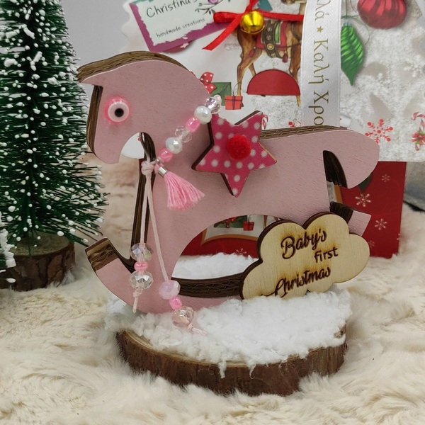 Ξύλινο παιδικό ροζ αλογάκι-γούρι "Baby's first Christmas"11cm σε κορμό ξύλου - διακοσμητικά, χριστουγεννιάτικα δώρα, πρώτα Χριστούγεννα, δώρα για μωρά - 3