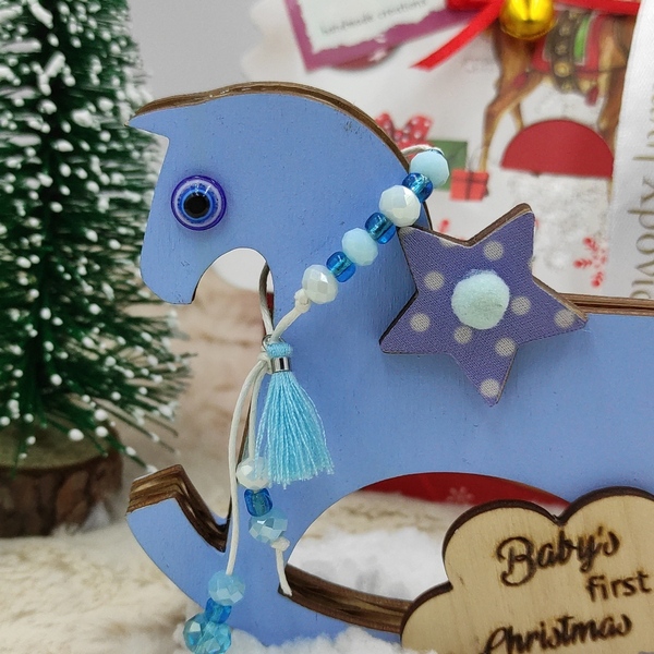 Ξύλινο παιδικό γαλάζιο αλογάκι-γούρι "Baby's first Christmas"11cm σε κορμό ξύλου - διακοσμητικά, χριστουγεννιάτικα δώρα, πρώτα Χριστούγεννα, δώρα για μωρά - 4