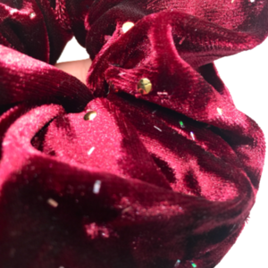 Υφασμάτινο λαστιχάκι scrunchie velvet sparkle μπορντό - ύφασμα, για τα μαλλιά, χριστουγεννιάτικα δώρα, λαστιχάκια μαλλιών - 4