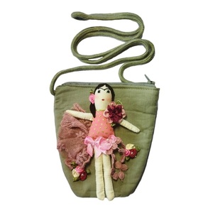 Πάνινο Παιδικό Κρεμαστό Πορτοφόλι με αποσπώμενη μινιατούρα "Fridita No3" ροζ-πράσινο 10*15 εκ. - χειροποίητα, κουκλίτσα, μινιατούρες φιγούρες, τσαντάκια