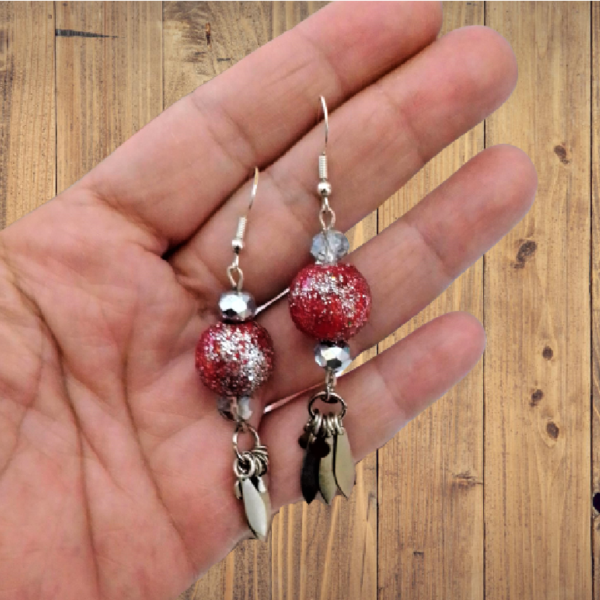 Χριστουγεννιάτικα σκουλαρίκια με μπάλα-στολίδι και μεταλλικά charms, 8εκ. - ξύλο, μαμά, κοσμήματα, χριστουγεννιάτικα δώρα, μπάλες - 2