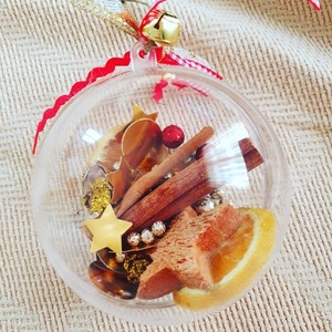 Χριστουγεννιάτικη μπάλα χειροποίητη κανέλα και αποξηραμένο πορτοκάλι - ξύλο, κουκουνάρι, χριστουγεννιάτικα δώρα, στολίδια, μπάλες - 2