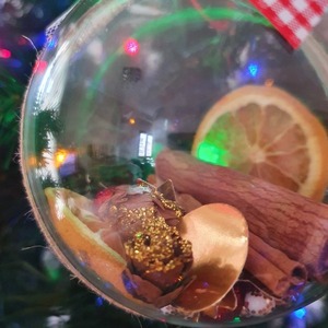 Χριστουγεννιάτικη μπάλα χειροποίητη κανέλα και αποξηραμένο πορτοκάλι - ξύλο, κουκουνάρι, χριστουγεννιάτικα δώρα, στολίδια, μπάλες - 4