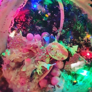 Χριστουγεννιάτικη μπάλα διάφανη χειροποίητη ροζ 10εκ. - plexi glass, κουκουνάρι, χριστουγεννιάτικα δώρα, στολίδια, μπάλες - 5