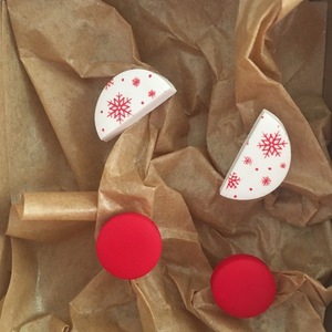 Σκουλαρίκια γιορτινά σετ σε κόκκινο και λευκό χρώμα - επάργυρα, πηλός, καρφωτά, μικρά, καρφάκι - 2