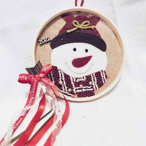 Κρεμαστό ξύλινο στεφάνι χιονάνθρωπος διακοσμημένο με κορδέλες - διάμετρος 15εκ. - στεφάνια, δώρο, κρεμαστά, χιονάνθρωπος, ξύλινα διακοσμητικά τοίχου - 5