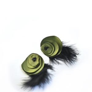 Πράσινα υφασμάτινα σκουλαρίκια με φτερά - φτερό, δώρο, must αξεσουάρ, καρφωτά, ατσάλι