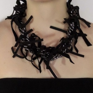 "Black Knot" Κοντό κολιέ από αλυσίδα, ύφασμα και γνήσιο δέρμα σε χρώμα μαύρο - δέρμα, ύφασμα, ατσάλι, μεγάλα - 2