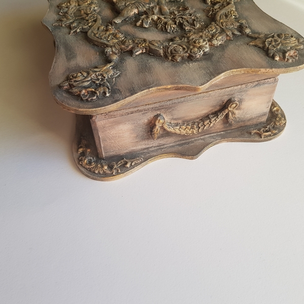 ΜΠΙΖΟΥΤΙΕΡΑ - ΚΟΥΤΙ ξύλινη με ανάγλυφες λεπτομέρειες σε ρομαντικό ύφος σε χρώμα dusty pink 19x24x8 - ξύλο, οργάνωση & αποθήκευση, κοσμηματοθήκη, στολισμός τραπεζιού - 3