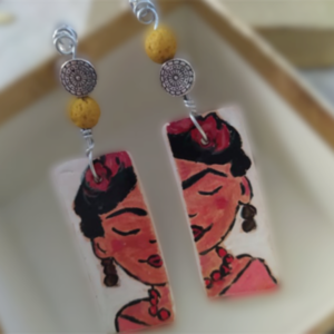 Ζωγραφισμένα στο χέρι ορθογώνια σκουλαρίκια Frida Kahlo - πηλός, boho, κρεμαστά, μεγάλα - 4