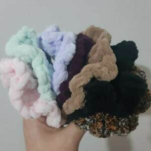Fluffy Scrunchies for hair - μαλλί, λαστιχάκια μαλλιών - 2