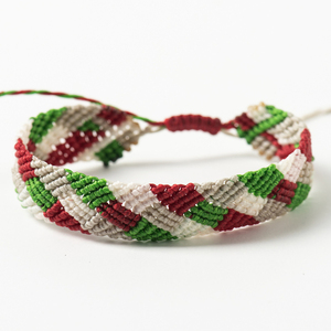 Unisex άσπρο, γκρι, πράσινο και κόκκινο βραχιόλι μακραμε - unisex white, grey, green and red macrame bracelet - ύφασμα, μακραμέ, boho, χεριού, αυξομειούμενα