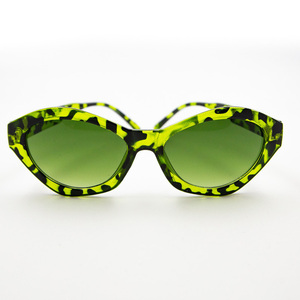Γυαλιά ηλίου πλαστικά σε μαύρο χρώμα με 100% UV προστασία από τον ήλιο. - αλυσίδες, γυαλιά ηλίου, κορδόνια γυαλιών, θήκες γυαλιών - 4