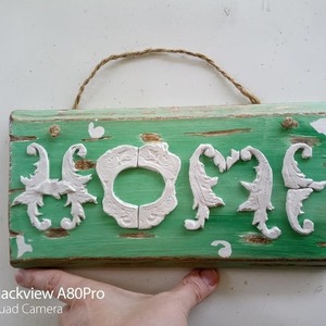 Επιτοιχια, ξύλινη επιγραφη, "Home" σε πρασινο χρωμα, 27 Χ 13 εκ. με γραμματα απο πηλο σε ασπρο χρωμα, για διακόσμηση εισοδου. Ρομαντικο δωρο για εκεινη!!! - διακοσμητικά, ζευγάρια - 2