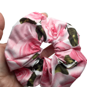 Υφασμάτινο λαστιχάκι scrunchie ροζ τριαντάφυλλα - ύφασμα, κορίτσι, φλοράλ, για τα μαλλιά, λαστιχάκια μαλλιών - 4