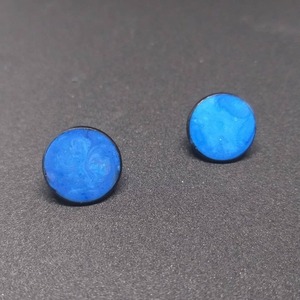Σκουλαρίκια καρφωτά από υγρό γυαλί 14mm στρογγυλά - μπλε/λιλά - γυαλί, καρφωτά, ατσάλι, boho