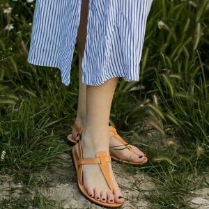 Γυναικεία σανδάλια T-slim χειροποίητα από γνήσιο δέρμα - δέρμα, ταμπά, αρχαιοελληνικό, φλατ, ankle strap - 5