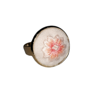 Κεντημένο χειροποίητο δαχτυλίδι - Ανοιξιάτικο Λουλούδι - λουλούδι, ατσάλι, boho, αυξομειούμενα