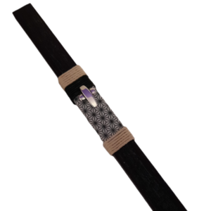 Μαύρη ανδρική αρωματική λαμπάδα με μενταγιόν σταυρό περασμένο σε κερωμενο κορδόνι . Διαστάσεις λαμπάδας 4,5x25 cm - αγόρι, λαμπάδες, για παιδιά, για ενήλικες, για εφήβους