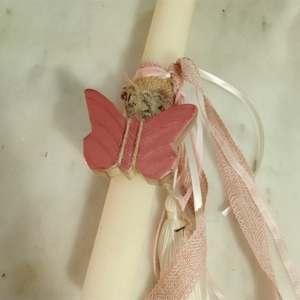 Γυναικεία αρωματική λαμπάδα λευκή, στρογγυλή ξυστή, σε ρομαντικό ύφος, με ξύλινη περλέ πεταλούδα, σπάγγος και κορδέλες - λαμπάδες