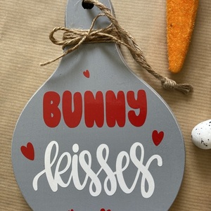 Διακοσμητικος γκρι ξυλινος δισκος κοπης "Bunny Kisses" διαστ. 20x12 - διακοσμητικά, πασχαλινά δώρα, διακοσμητικό πασχαλινό - 3