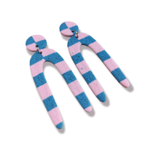 Statement κρεμαστά σκουλαρίκια από πολυμερικό πηλό σε σχήμα καμάρας με καρό μπλε και ροζ pattern - μοντέρνο, πηλός, πρωτότυπο, κρεμαστά, καρφάκι - 3