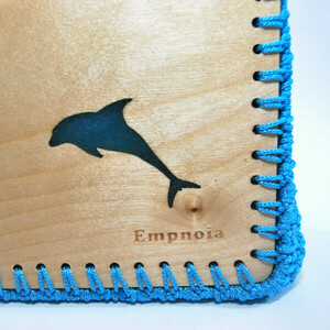 Ξύλινη τσάντα χειρός, με μπλε νήμα και δελφίνι από υγρό γυαλί - ξύλο, γυαλί, νήμα, χειρός, μικρές - 2