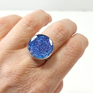 Δαχτυλίδι στρογγυλό με μπλε γκλίτερ - ορείχαλκος, γεωμετρικά σχέδια, μεγάλα, αυξομειούμενα, φθηνά - 2